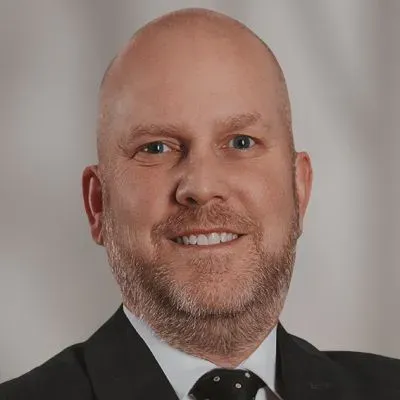 Mäklaren Patrik Boström hos Wallenstedt Fastighetsmäkleri.