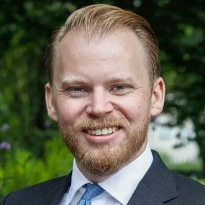 Ragnar Öfverholm hos Öfverholms Fastighetsförmedling.
