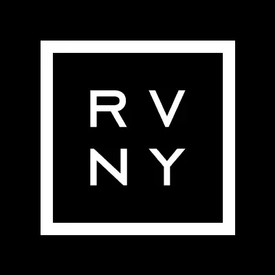 Mäklarbyrån Revenys logotyp.