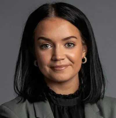 Mäklaren Ronja Johansson hos Svensk Fastighetsförmedling Uppsala.