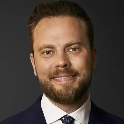 Mäklaren Sam Öhrn hos Svensk Fastighetsförmedling Stockholm Vasastan.