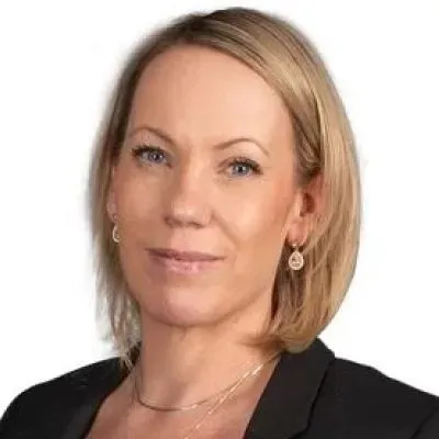 Mäklaren Sara Elmerskog hos Länsförsäkringar Fastighetsförmedling Norrtälje.
