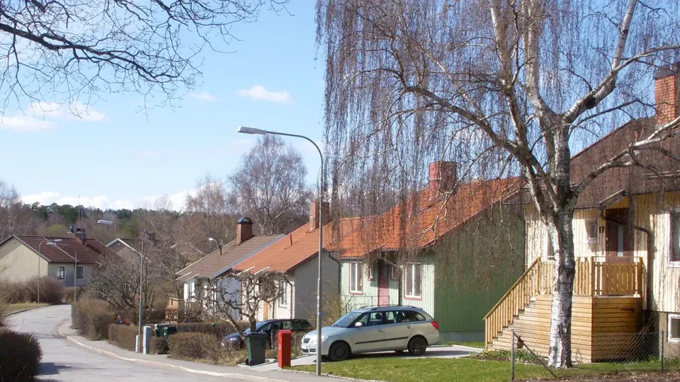 Bostadsområde med villor i Sköndal.