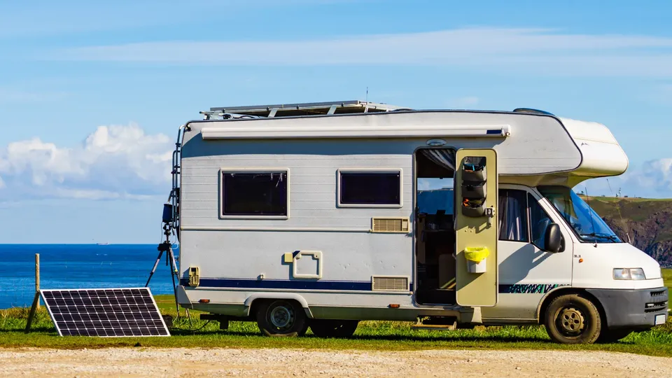 Campingvogn med solceller på farten