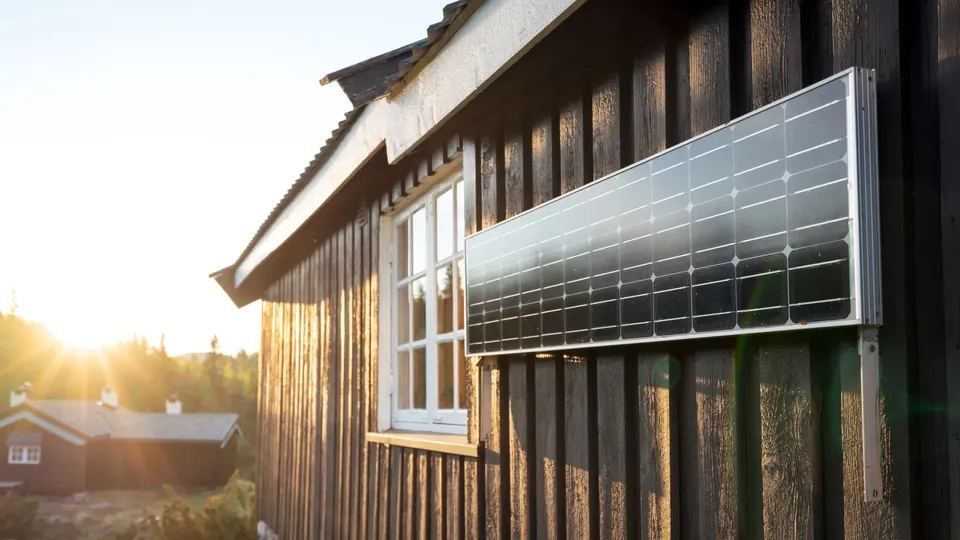 Solceller på et dansk sommerhus