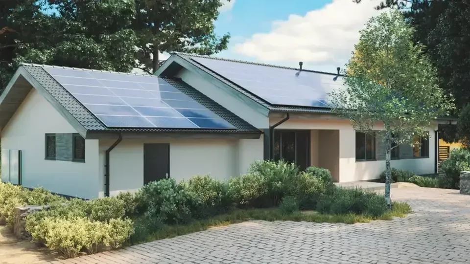 Solceller på ett hustak