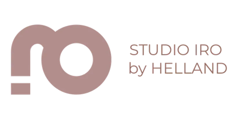 Studio Iro by Helland-logo med stilisert tekst og geometrisk symbol.