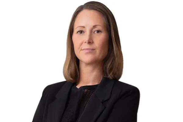Mäklaren Susanne Hjort hos Erik Olsson Fastighetsförmedling Täby.
