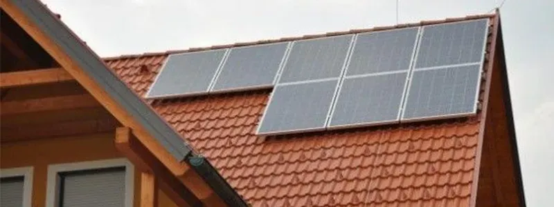 TeSolar Teschinegg KG – kleine Photovoltaikanlage auf rotem Ziegeldach eines Giebelhauses
