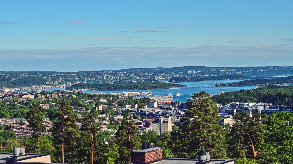Flyfoto av Ullern i Oslo med utsikt utover Oslofjorden.
