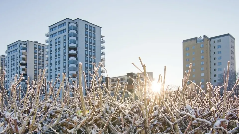 Bostadsområde med höghus i Vällingby.