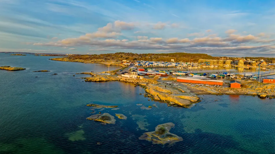 Panoramavy över Fiskebäcks småbåtshamn i västra Göteborg.