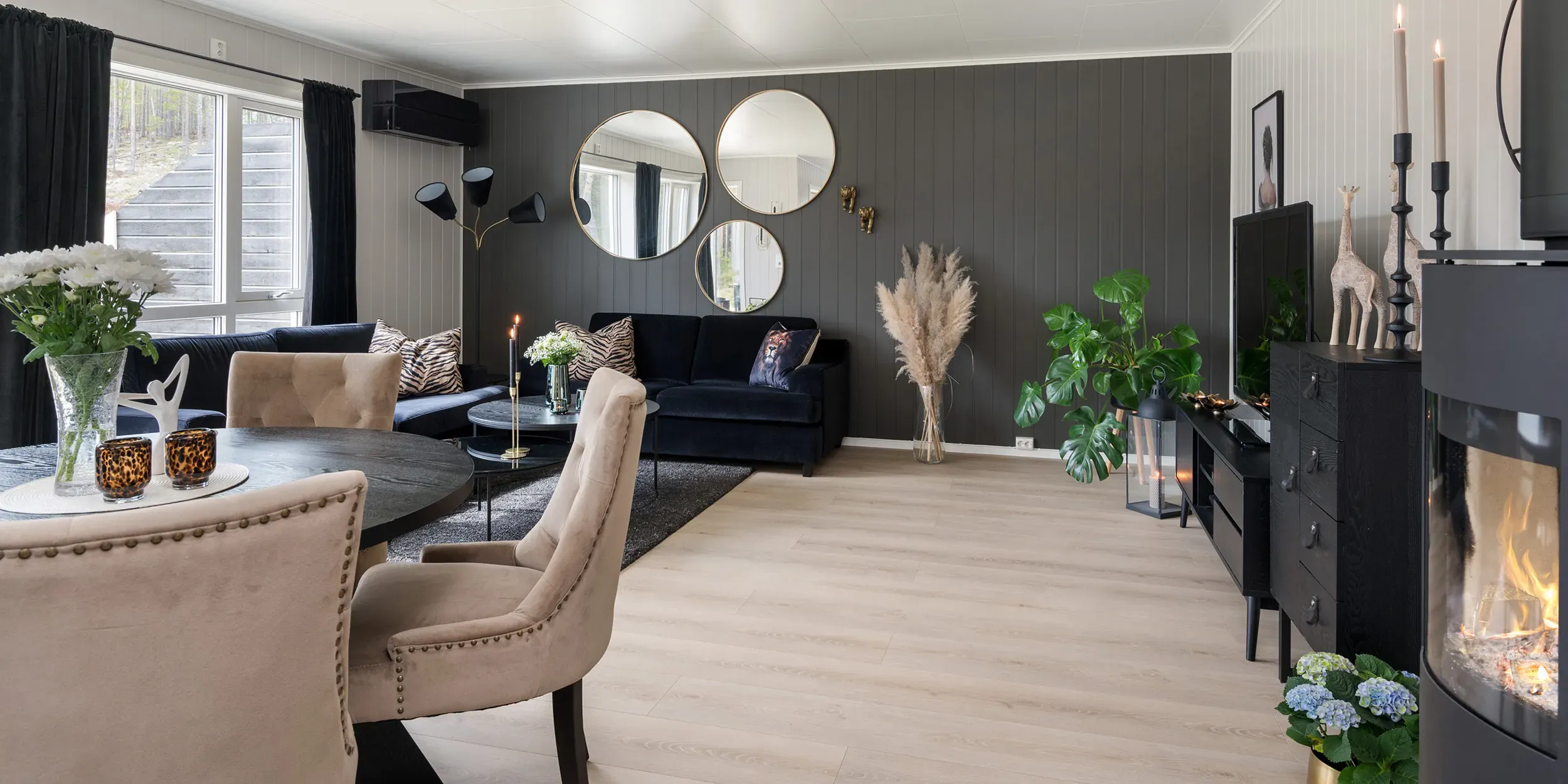 Stue med varmepumpe i svart design