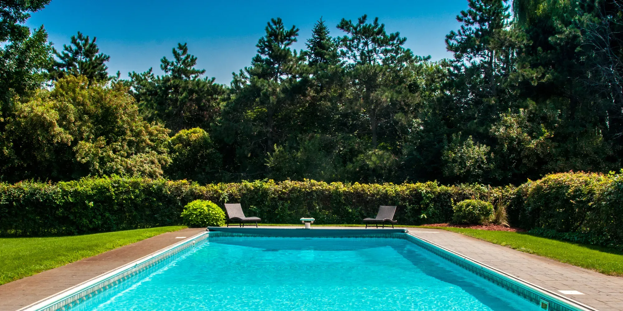 Pool i en have