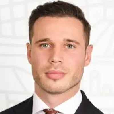 Mäklaren Viktor Milovanovic hos Fastighetsbyrån Solna.
