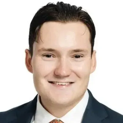 Mäklaren Zach Jelldéus hos Länsförsäkringar Fastighetsförmedling Göteborg Väster.